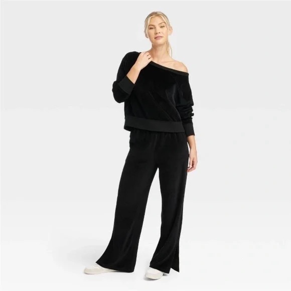 JoyLab Tops Nwt Joylab Cropped Velour Sweatshirt Poshmark